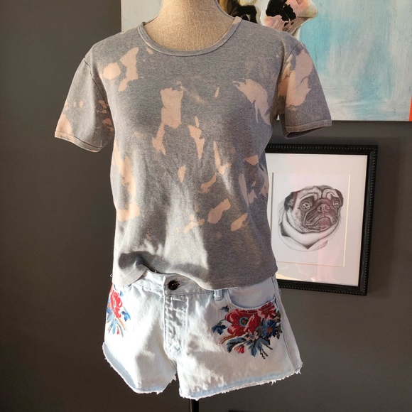 Embroidered Floral Short Shorts - Picture 2 of 6